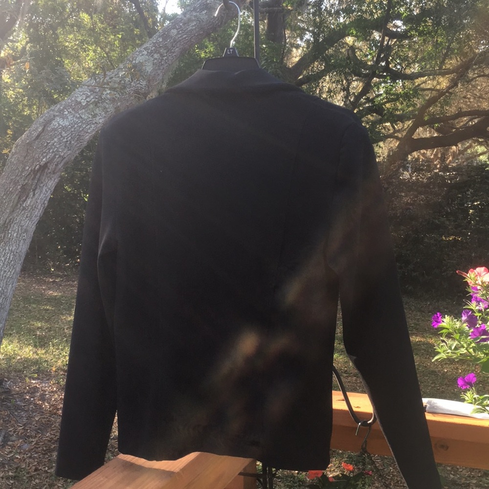 Little black jacket - Picture 4 of 4